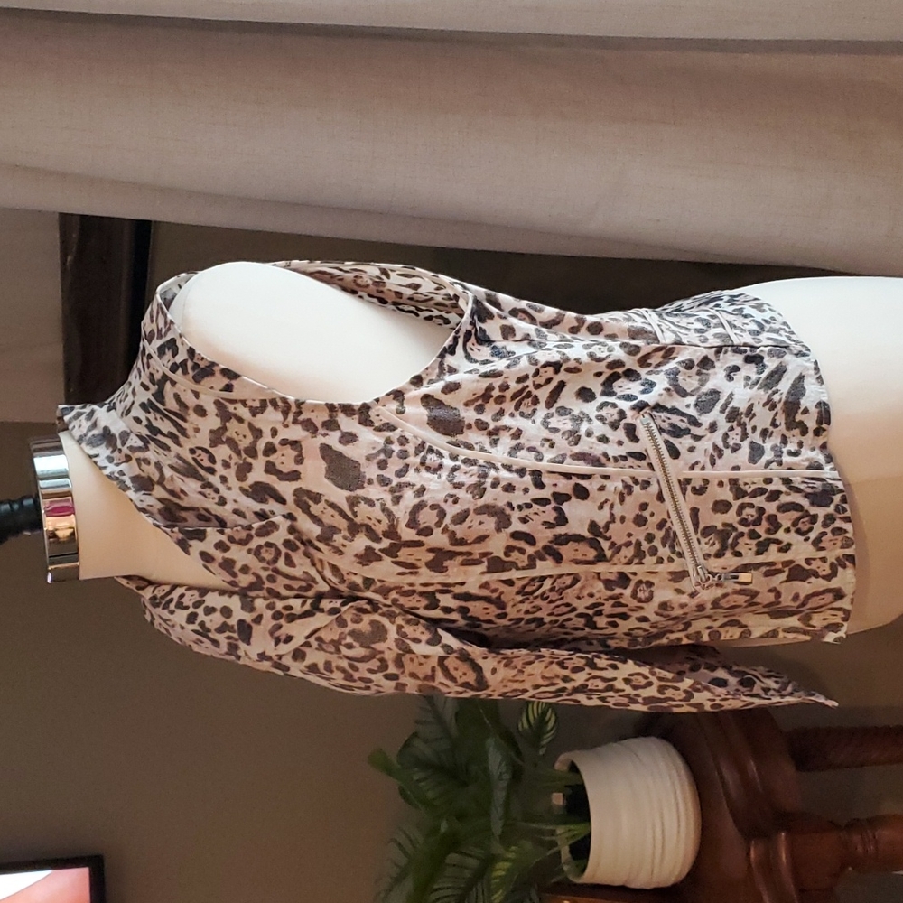 Chicos Leopard Linen Vest - Picture 5 of 13